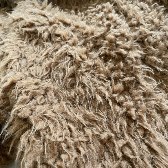 EUC-Tularosa Beige Faux Fur
Teddv Shaa Coat Open Front... - Picture 9 of 9
